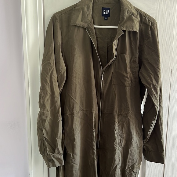 GAP TENCEL& Lyocell Jumpsuit
10 Tall | army jacket green - Picture 5 of 5